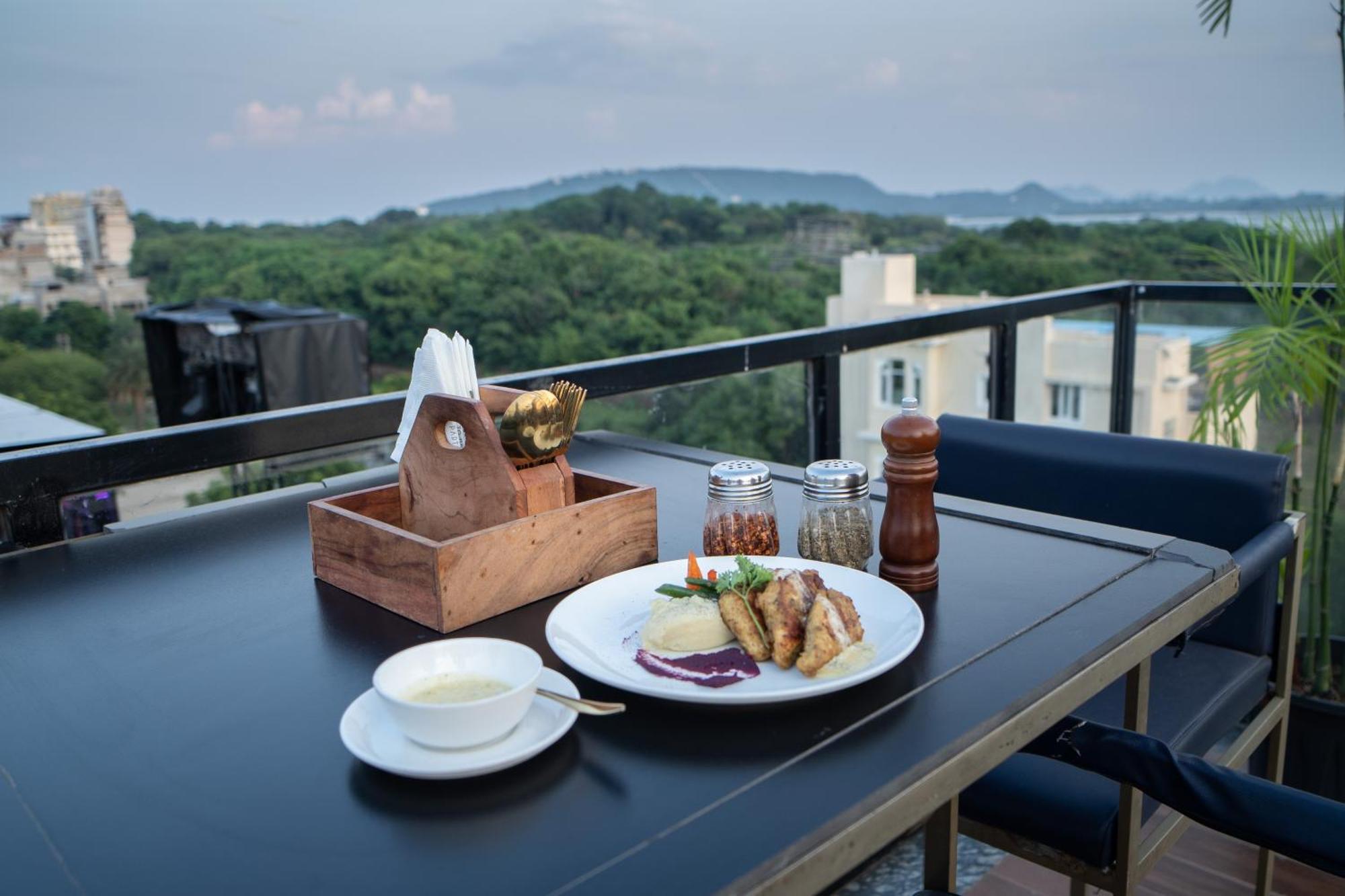 烏代浦 The Courtyard - Beyond Bar & Club酒店 外观 照片