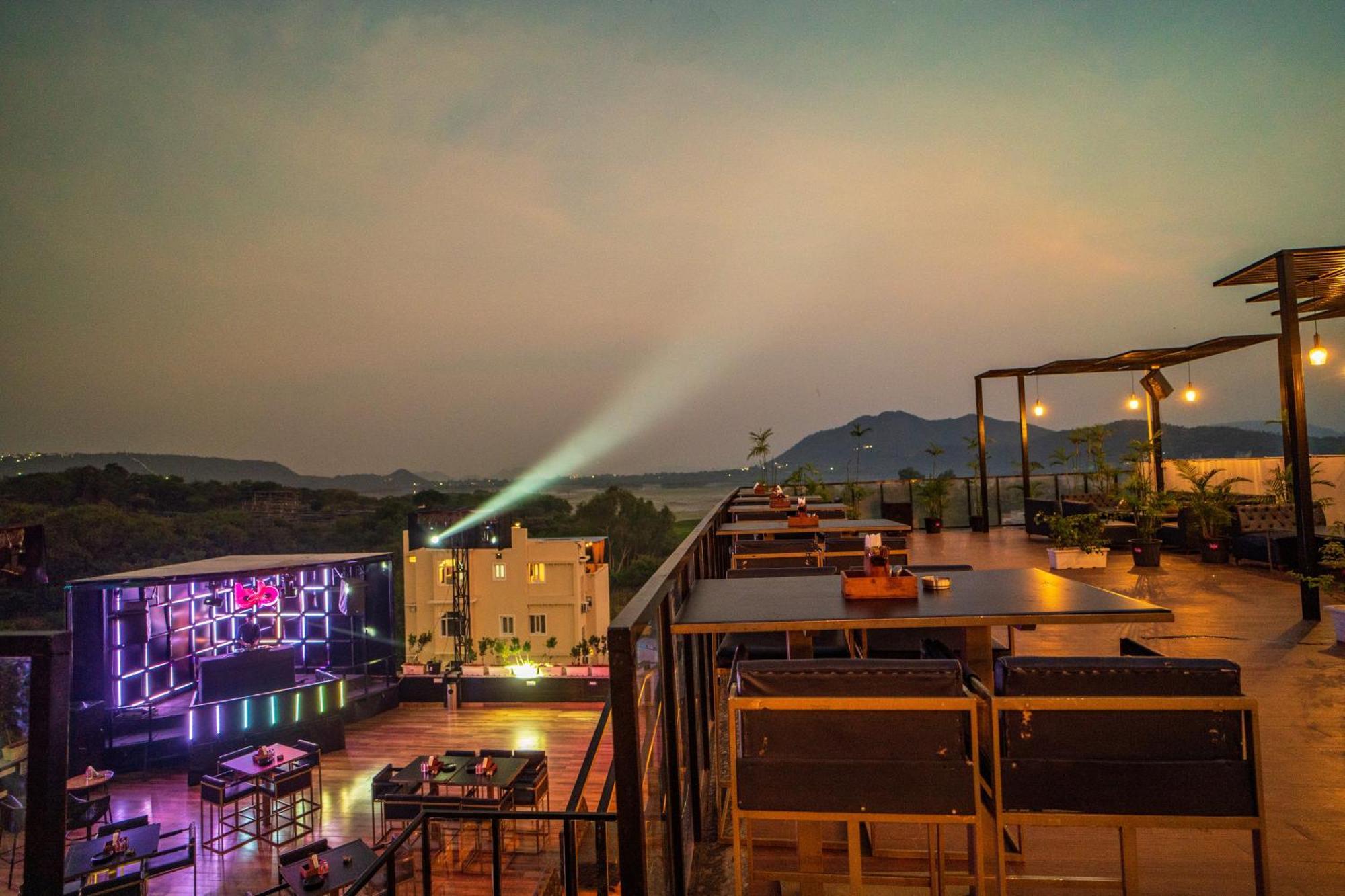 烏代浦 The Courtyard - Beyond Bar & Club酒店 外观 照片